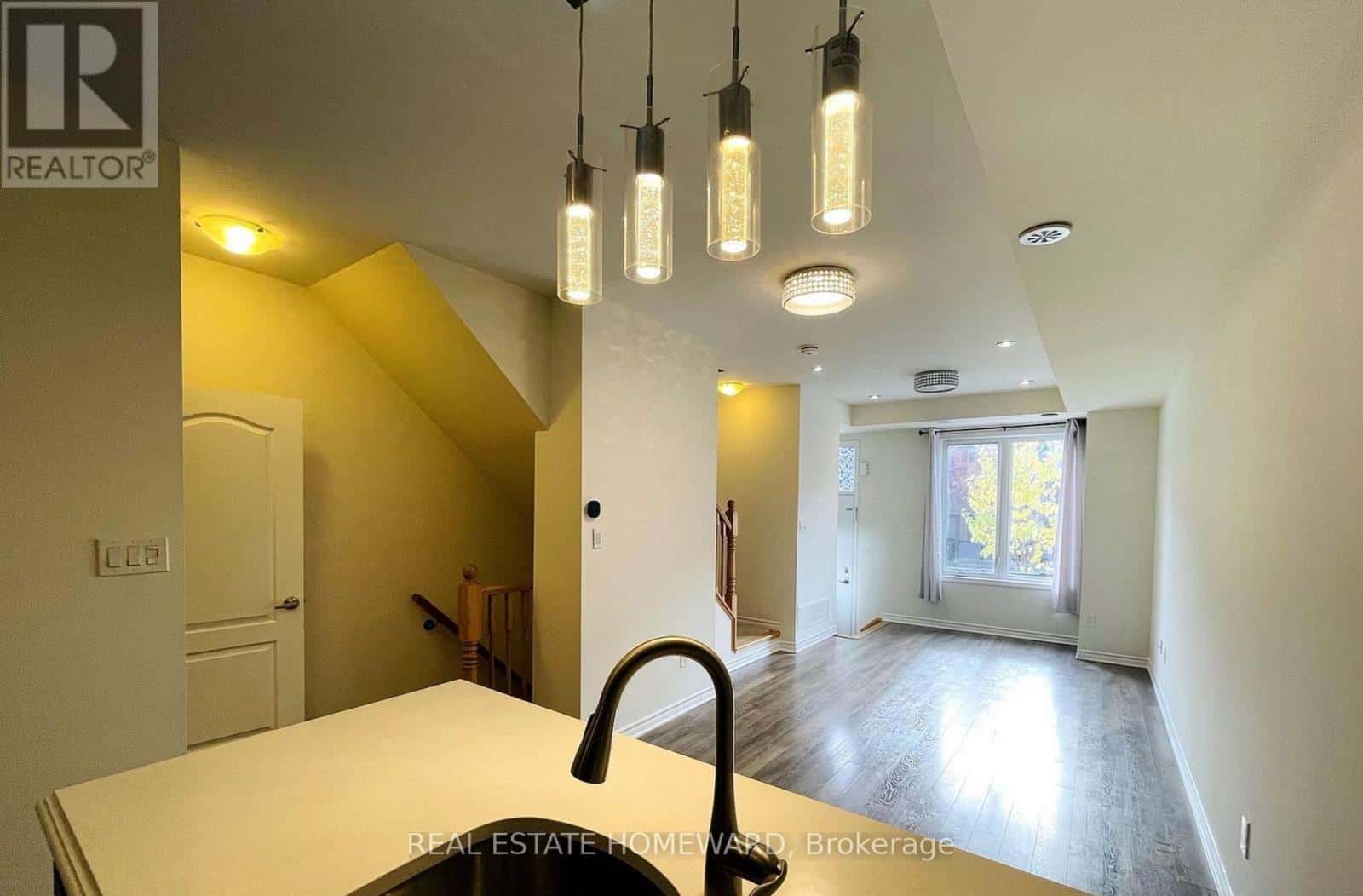 11 - 45 HERON PARK PLACE — Toronto (West Hill), Ontario - Photo 5 of 20