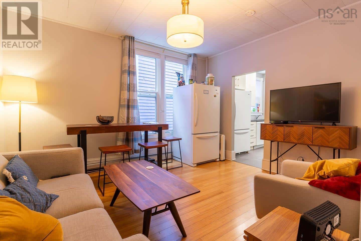 6040 South Street — Halifax Peninsula, Nova Scotia - Photo 3 of 12