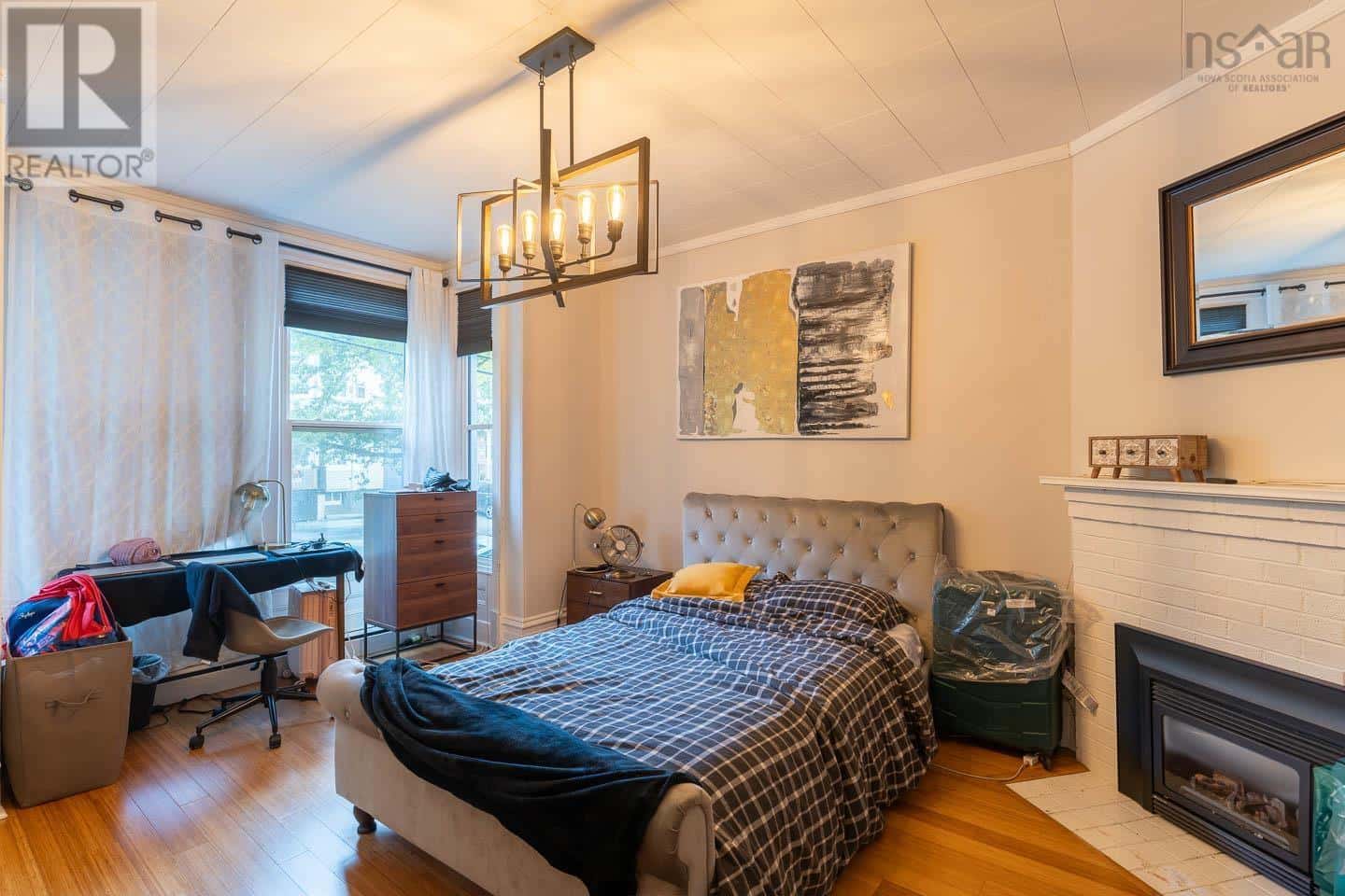 6040 South Street — Halifax Peninsula, Nova Scotia - Photo 2 of 12