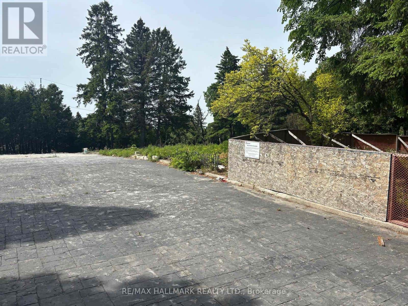 2 LADYSLIPPER COURT — Markham (Bayview Glen), Ontario - Photo 2 of 4