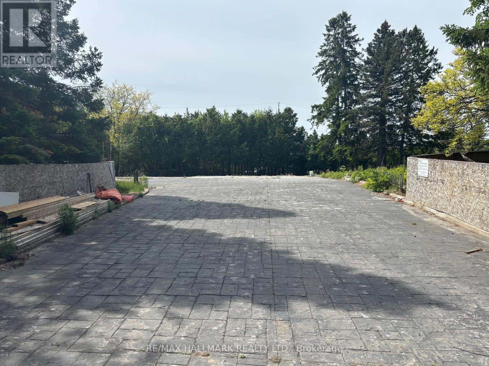 2 LADYSLIPPER COURT — Markham (Bayview Glen), Ontario - Photo 3 of 4