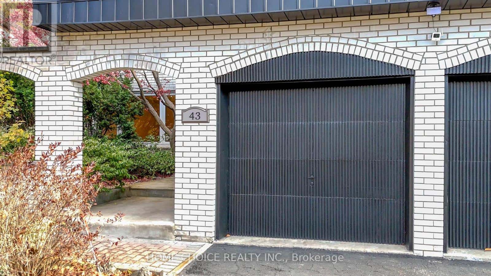 43 GOLFWOOD HEIGHTS E — Toronto (Kingsview Village-The Westway), Ontario - Photo 5 of 48