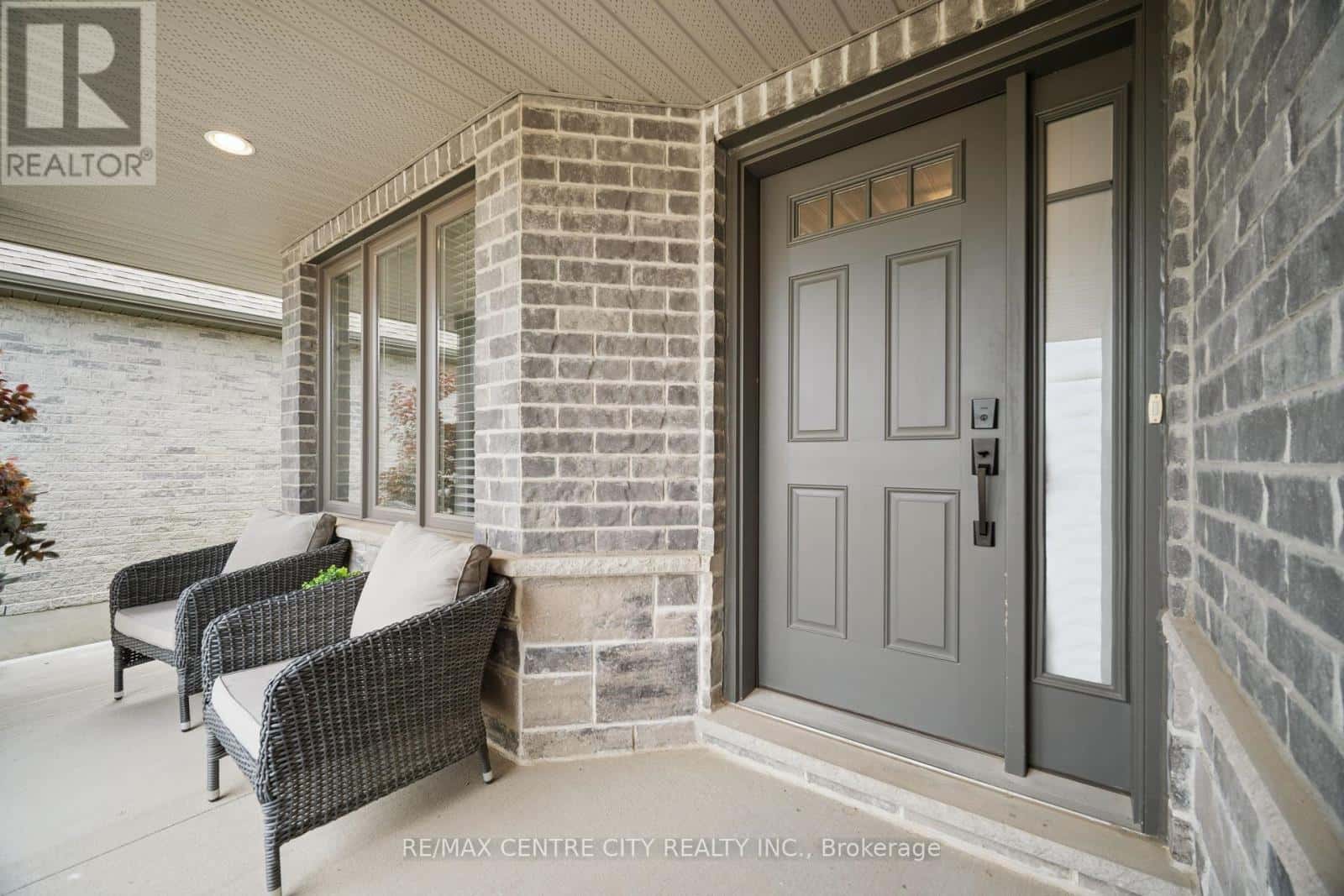 24 OAKMONT STREET — St. Thomas, Ontario - Photo 3 of 42