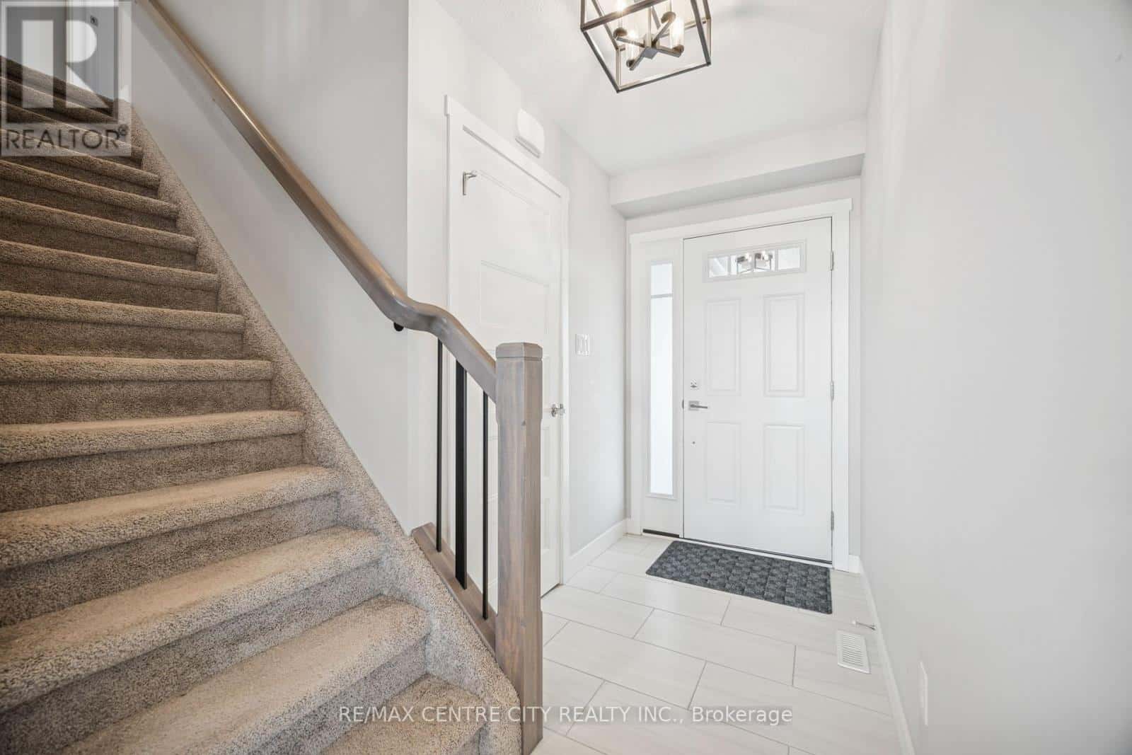 24 OAKMONT STREET — St. Thomas, Ontario - Photo 5 of 42