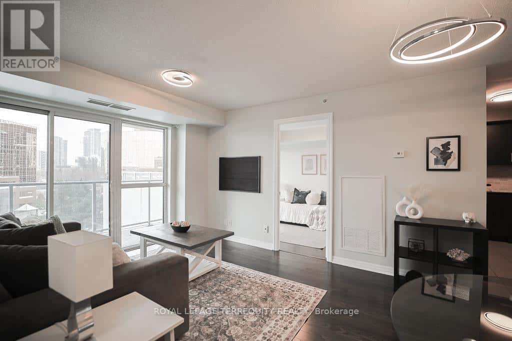 411 - 275 YORKLAND ROAD — Toronto (Henry Farm), Ontario - Photo 5 of 44