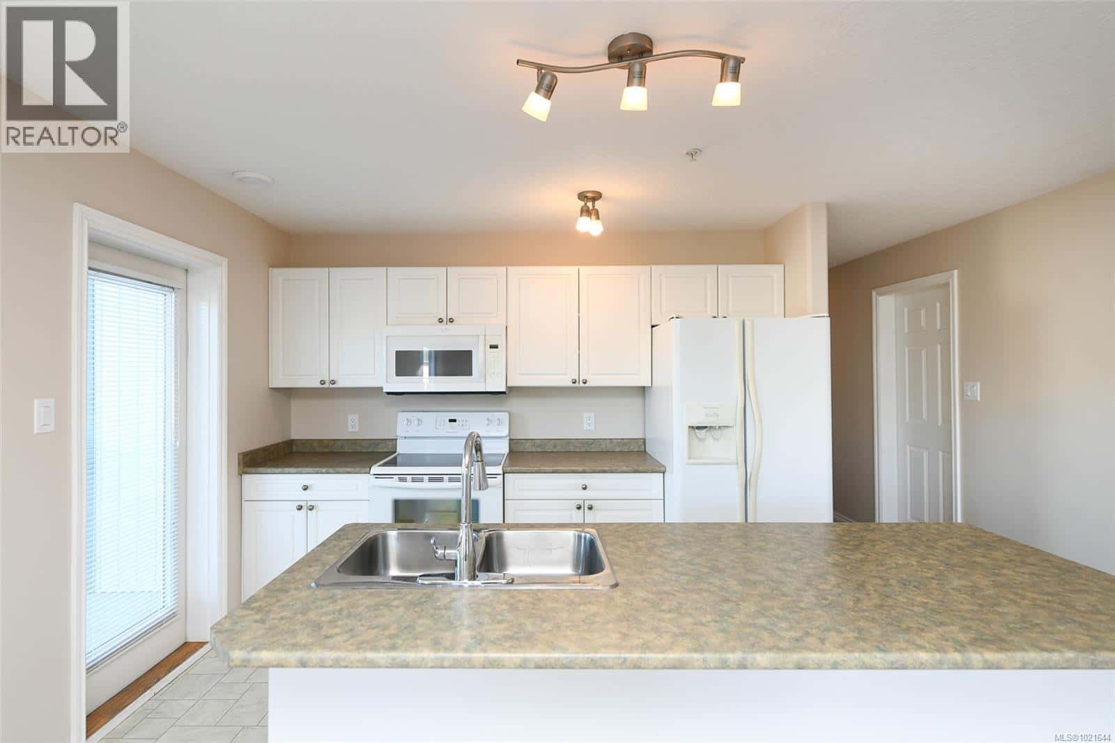 103 129 Back Rd — Courtenay, British Columbia - Photo 4 of 20