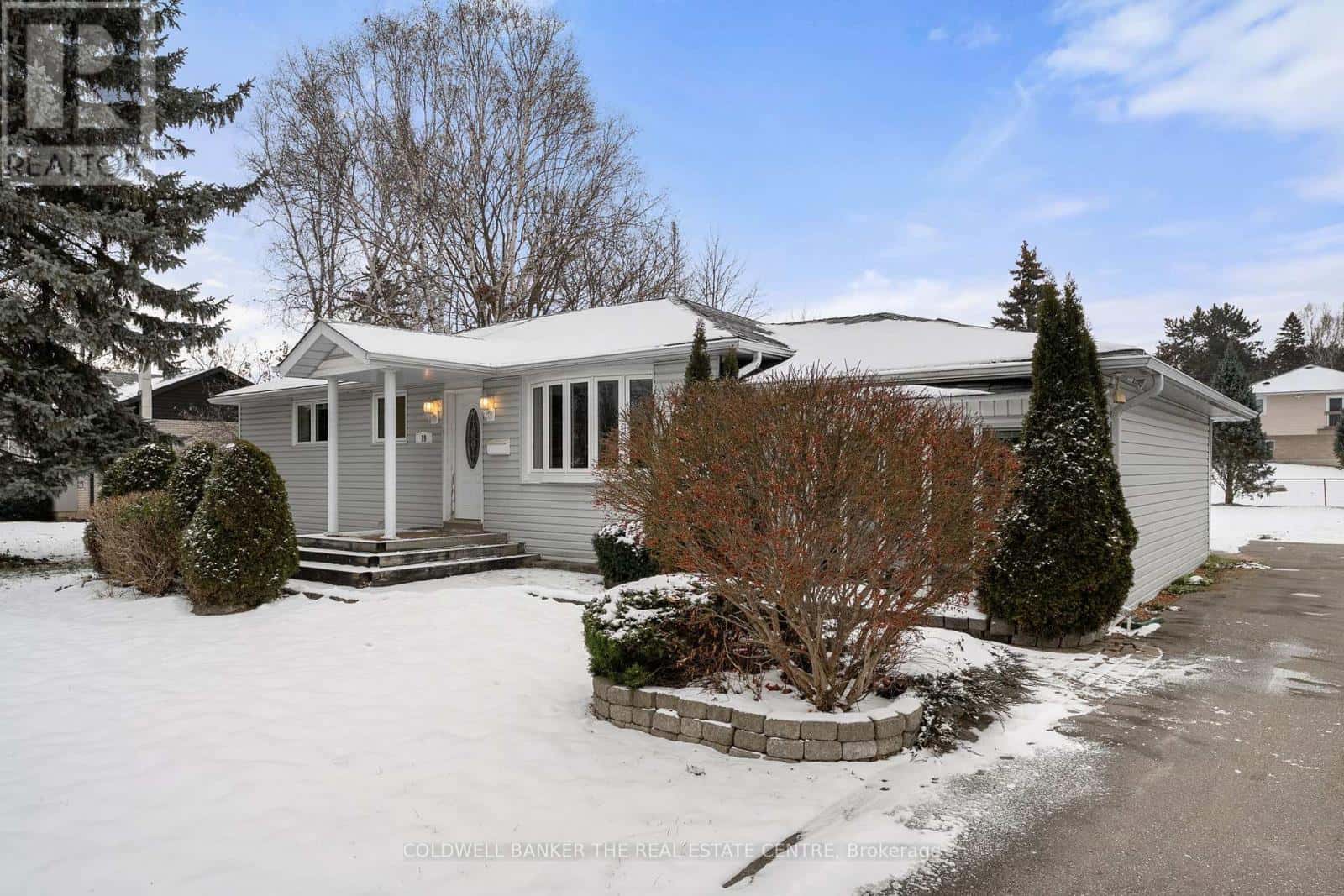 19 FARR AVENUE — East Gwillimbury (Sharon), Ontario - Photo 3 of 47