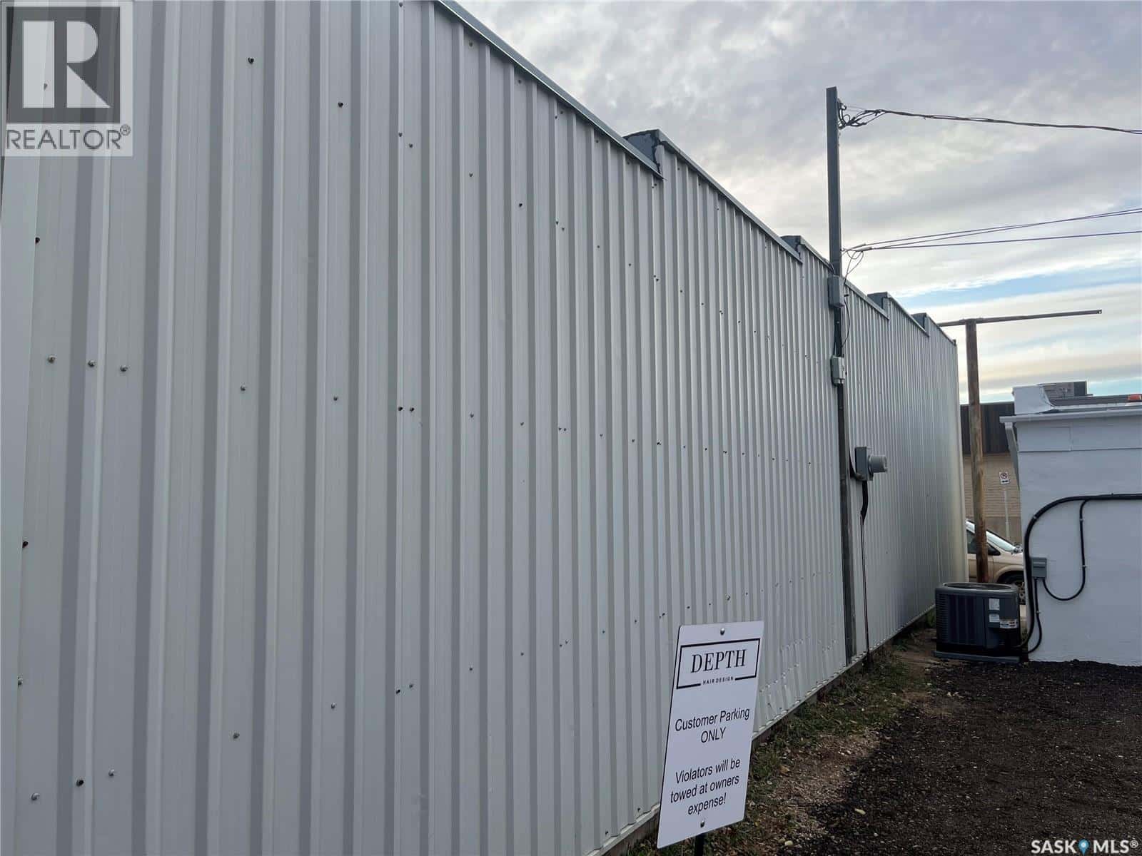 323 4th AVENUE SW — Moose Jaw, Saskatchewan - Photo 2 of 3