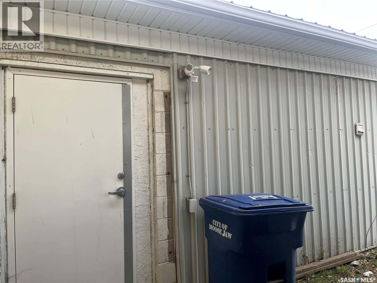 323 4th AVENUE SW — Moose Jaw, Saskatchewan - Photo 3 of 3