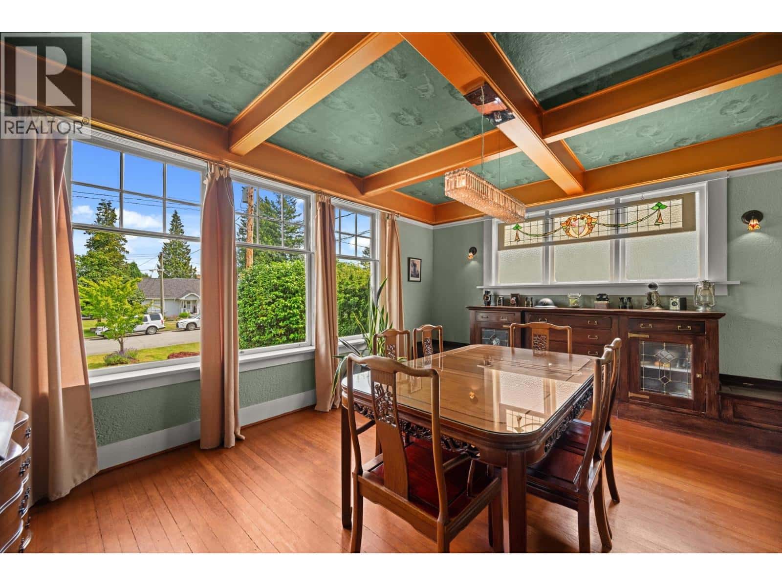 922 FIFTH STREET — New Westminster, British Columbia - Photo 5 of 38