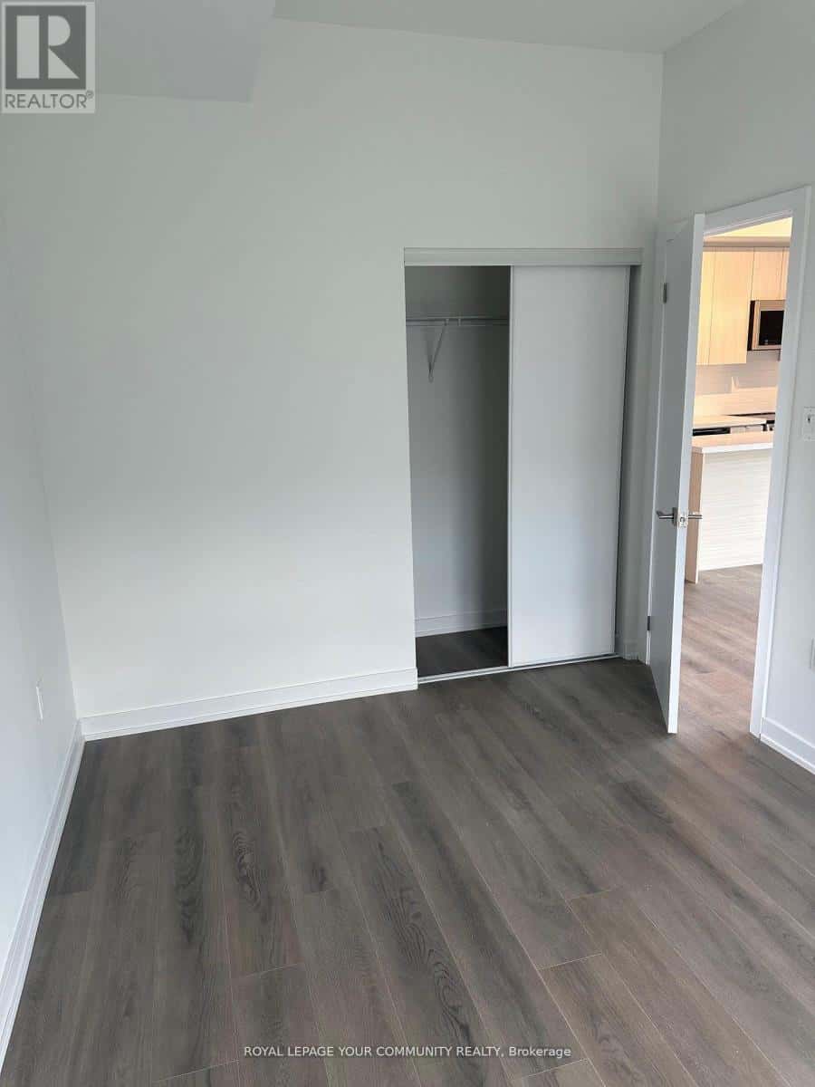 313 - 2433 DUFFERIN STREET — Toronto (Briar Hill-Belgravia), Ontario - Photo 4 of 8