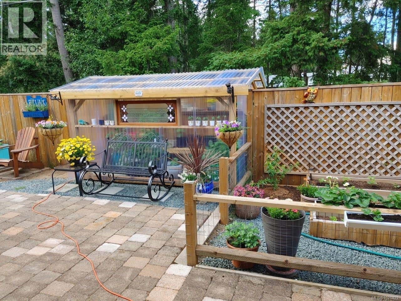 8965 McLarey Ave — Black Creek, British Columbia - Photo 2 of 28