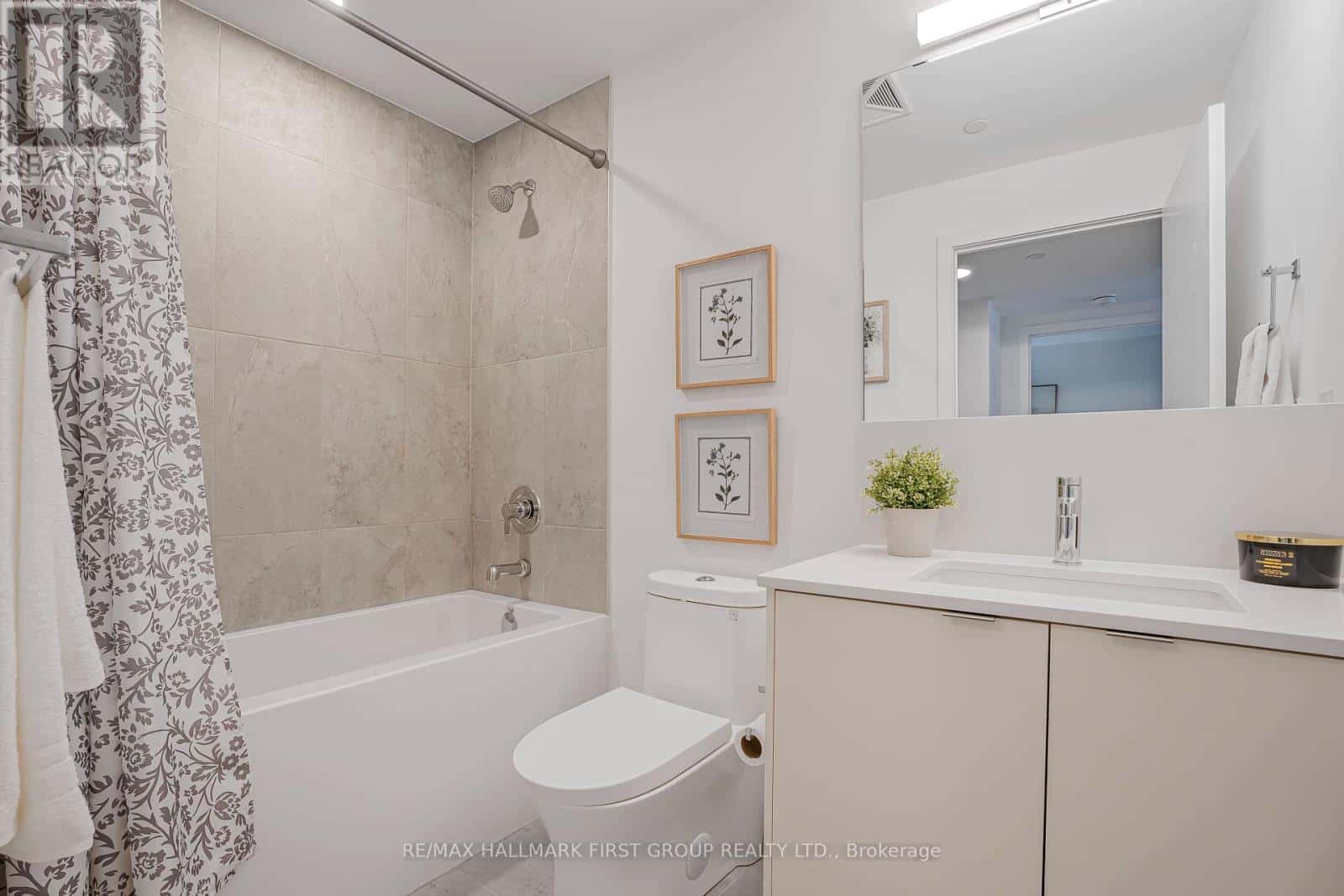 316 - 1604 CHARLES STREET — Whitby (Port Whitby), Ontario - Photo 3 of 27