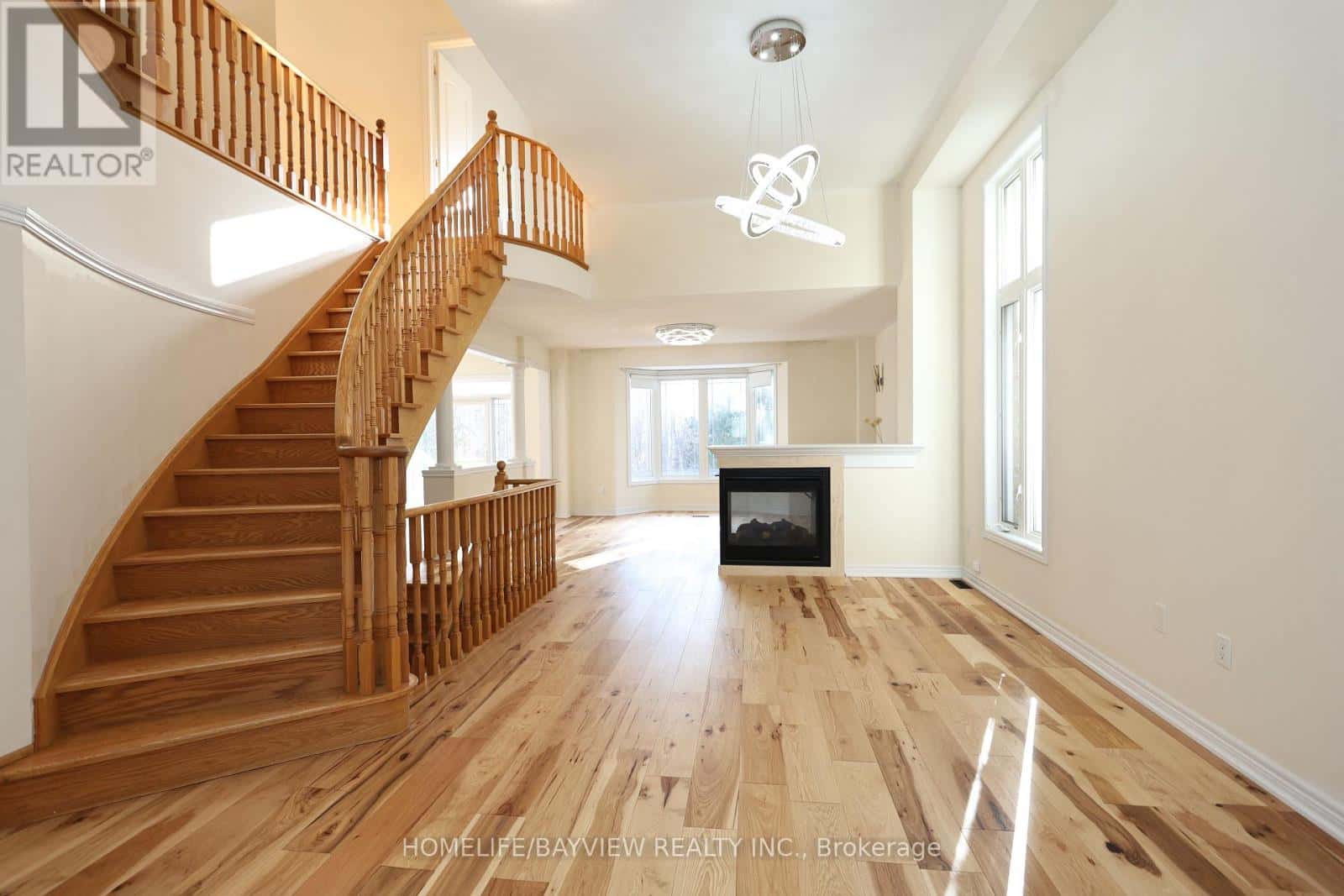 171 MAURIER BOULEVARD — Vaughan (Patterson), Ontario - Photo 3 of 32