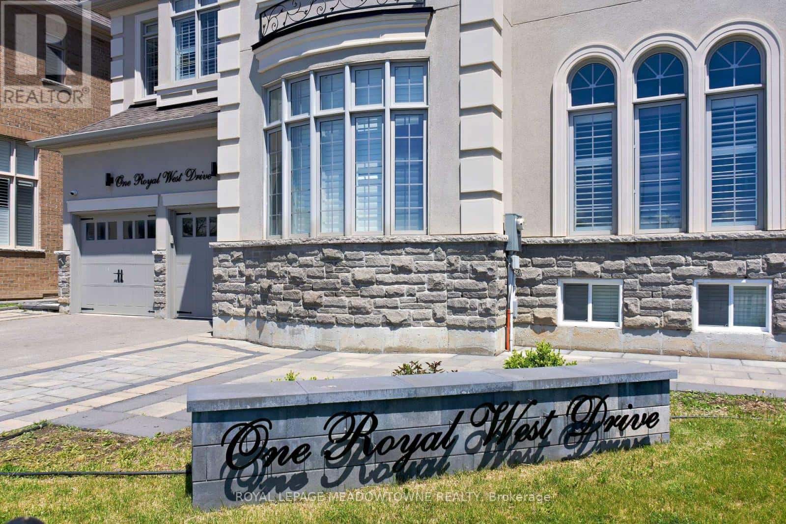 1 ROYAL WEST DRIVE — Brampton (Credit Valley), Ontario - Photo 4 of 50