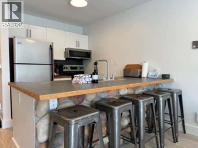 4360 LORIMER Road 204