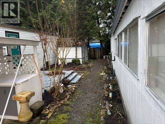 52 21163 LOUGHEED HIGHWAY — Maple Ridge, British Columbia - Photo 3 of 12