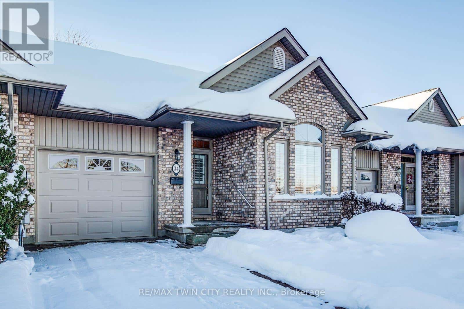 15 - 34 LIVINGSTON BOULEVARD — Wilmot, Ontario - Photo 2 of 33