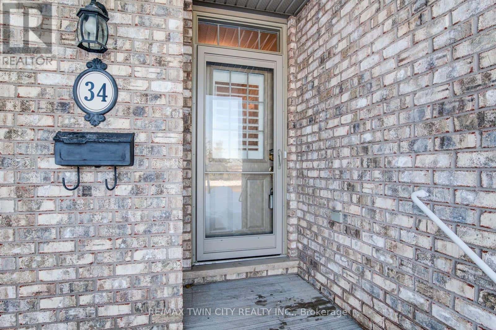 15 - 34 LIVINGSTON BOULEVARD — Wilmot, Ontario - Photo 3 of 33