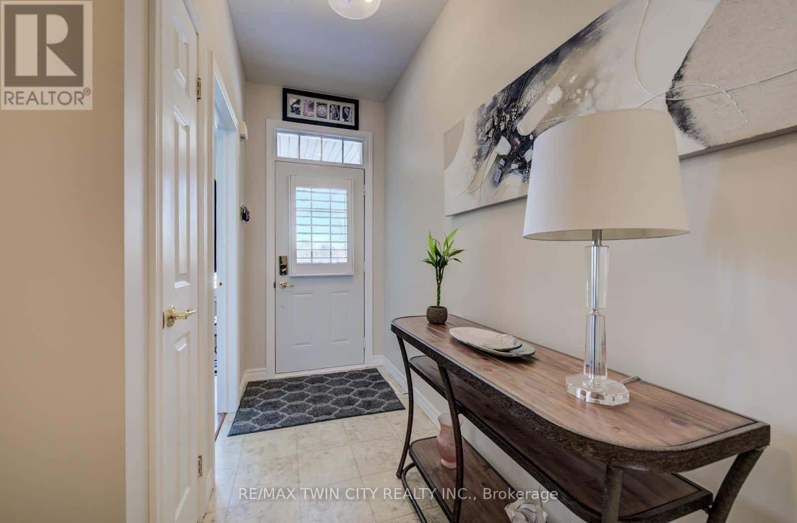 15 - 34 LIVINGSTON BOULEVARD — Wilmot, Ontario - Photo 5 of 33