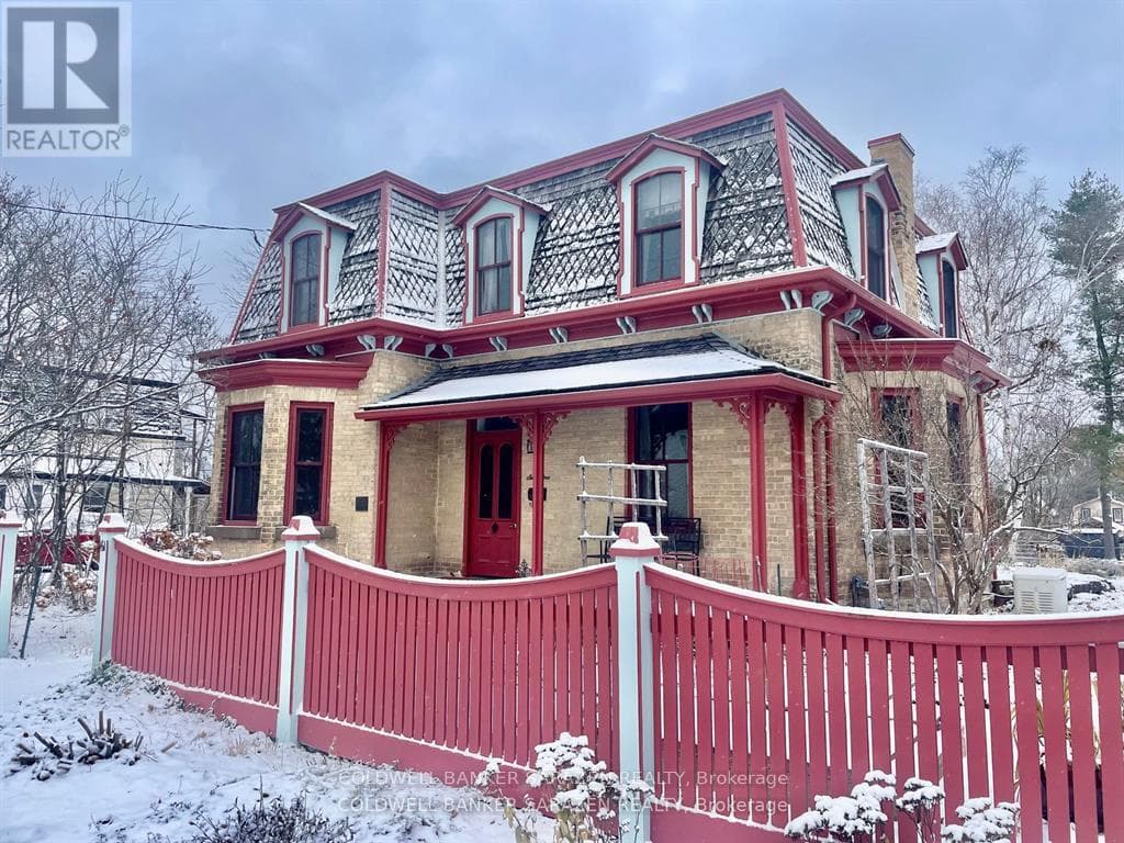 61 DRUMMOND STREET E — Perth, Ontario - Main photo