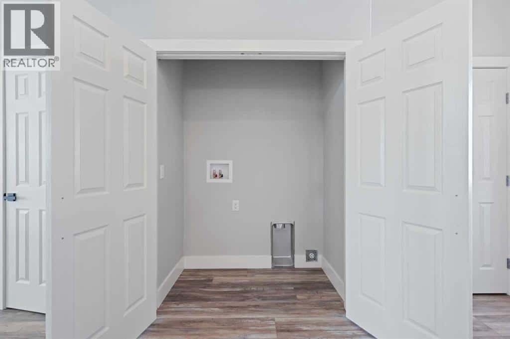 28, 610 4 Avenue SW — Sundre, Alberta - Photo 3 of 28