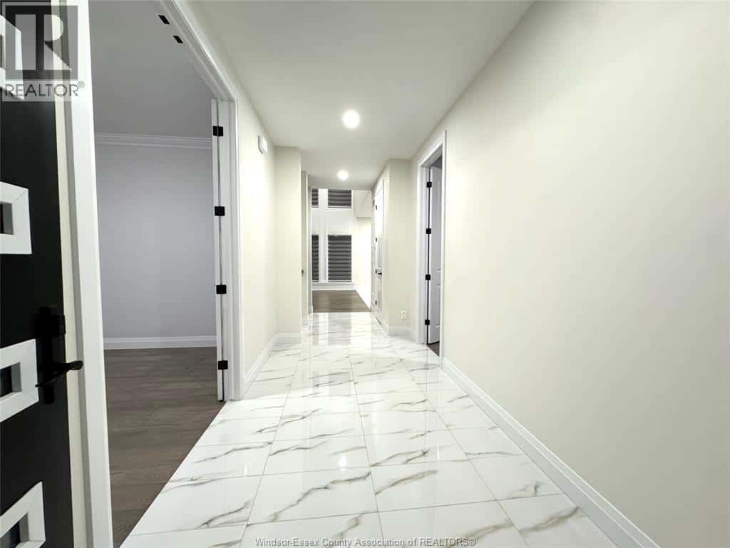 535 VENETO STREET — Lakeshore, Ontario - Photo 5 of 43