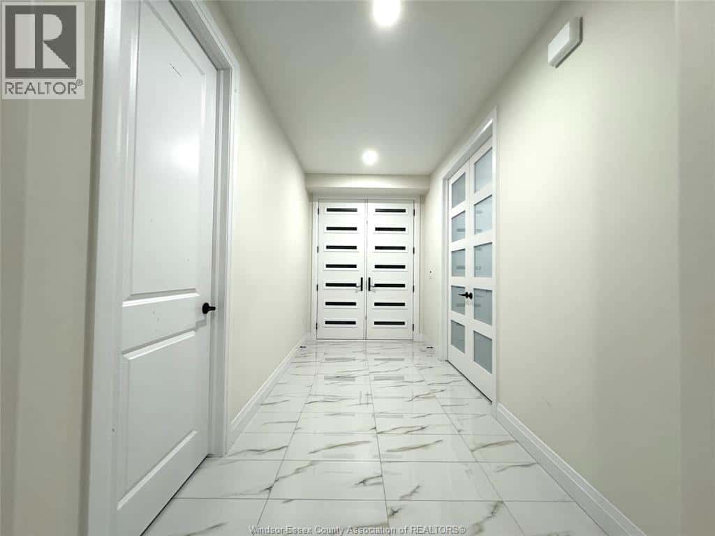 535 VENETO STREET — Lakeshore, Ontario - Photo 4 of 43