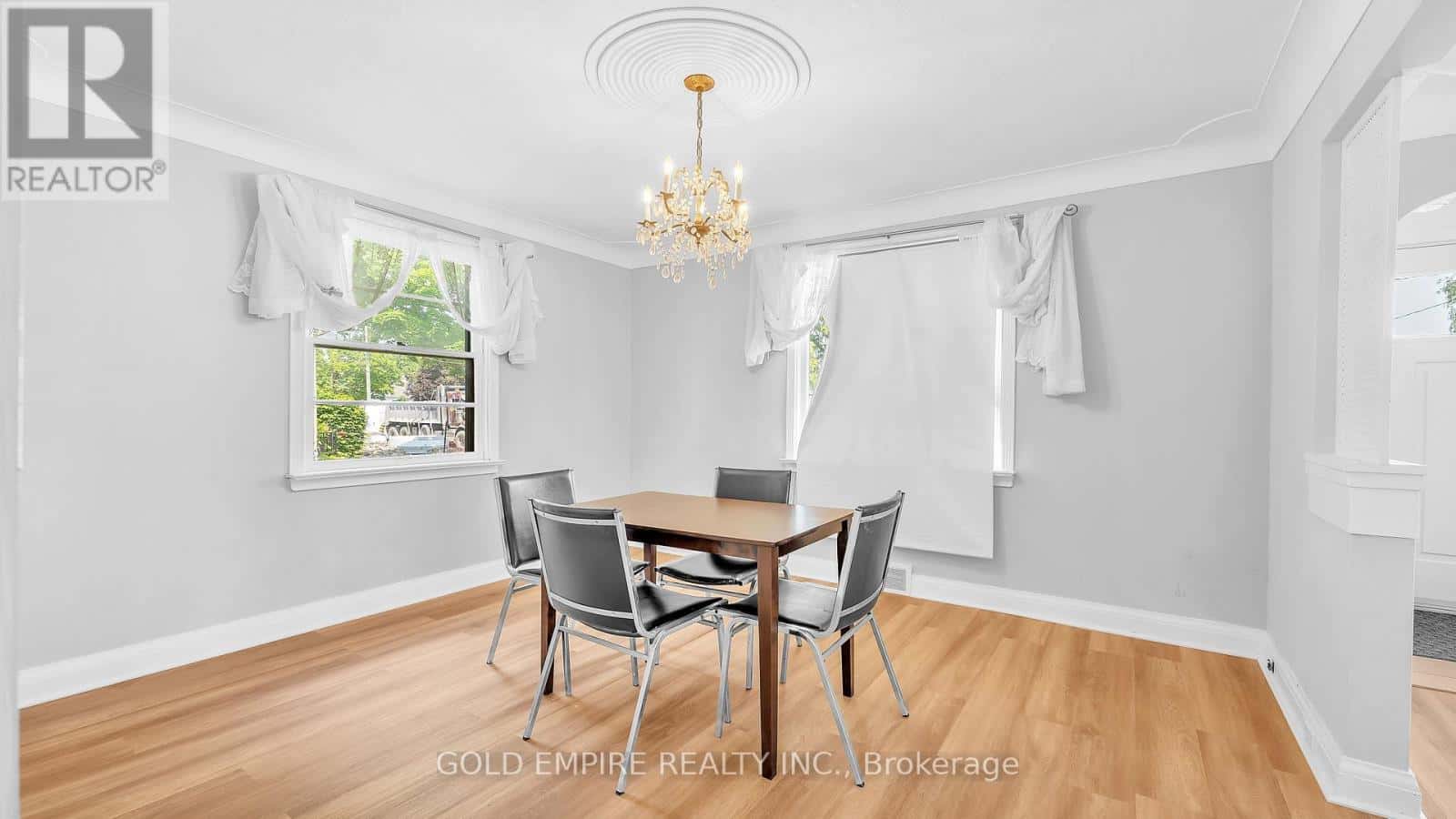 157 CHESTNUT STREET — St. Thomas, Ontario - Photo 4 of 26