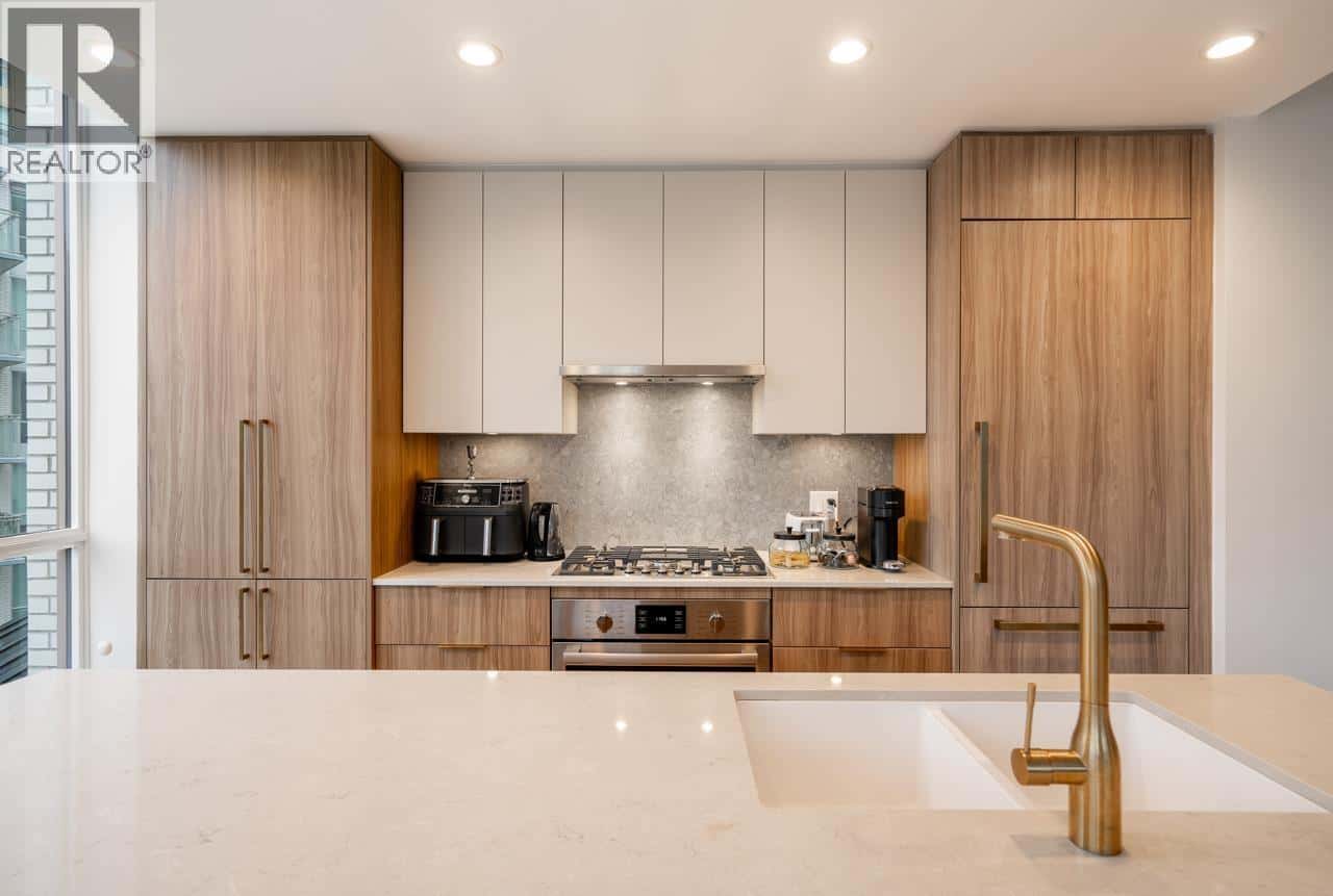 303 2375 EMERY COURT — North Vancouver, British Columbia - Photo 3 of 38