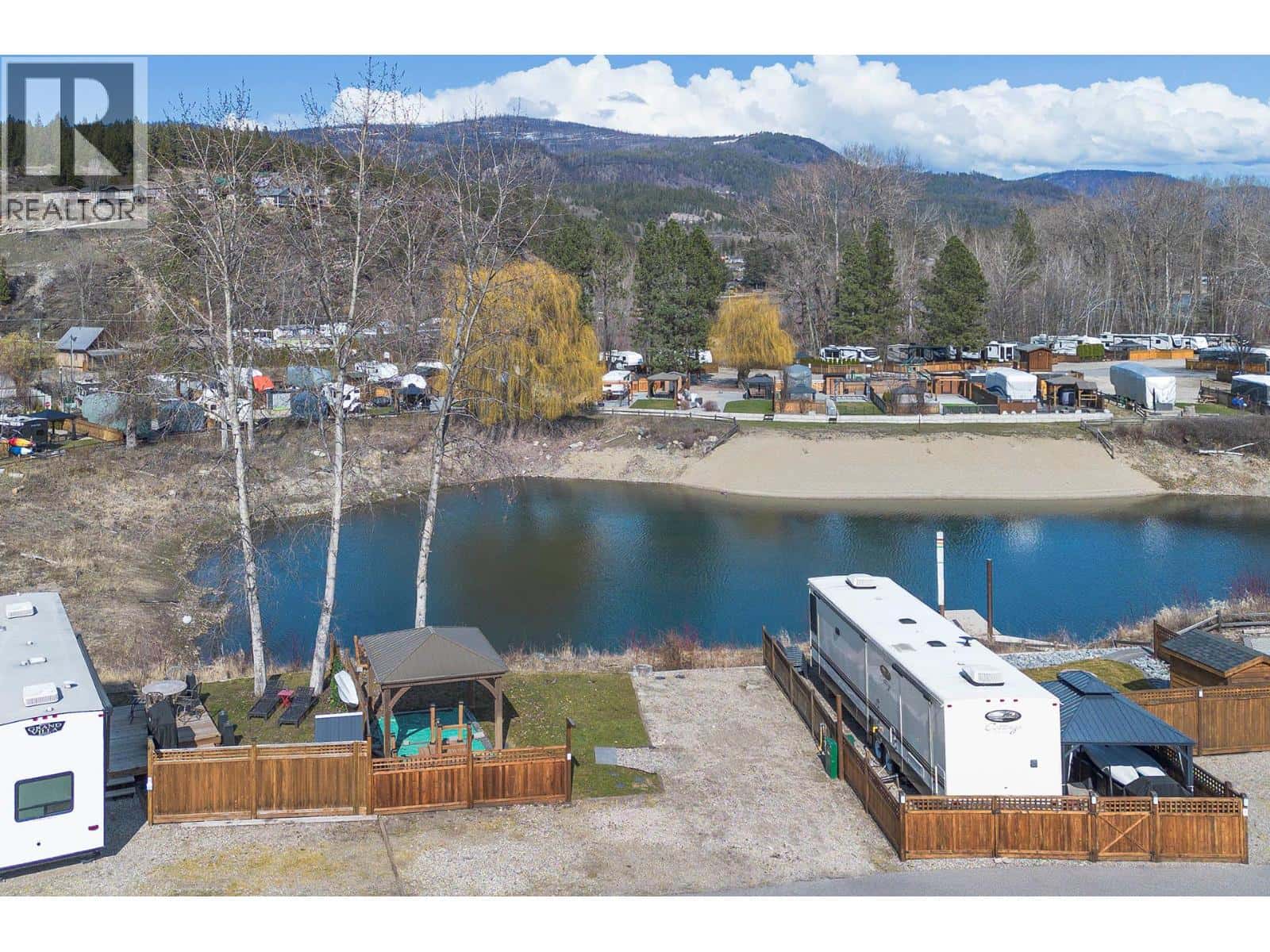 2 Clubhouse Lane — Lee Creek, British Columbia - Photo 3 of 38