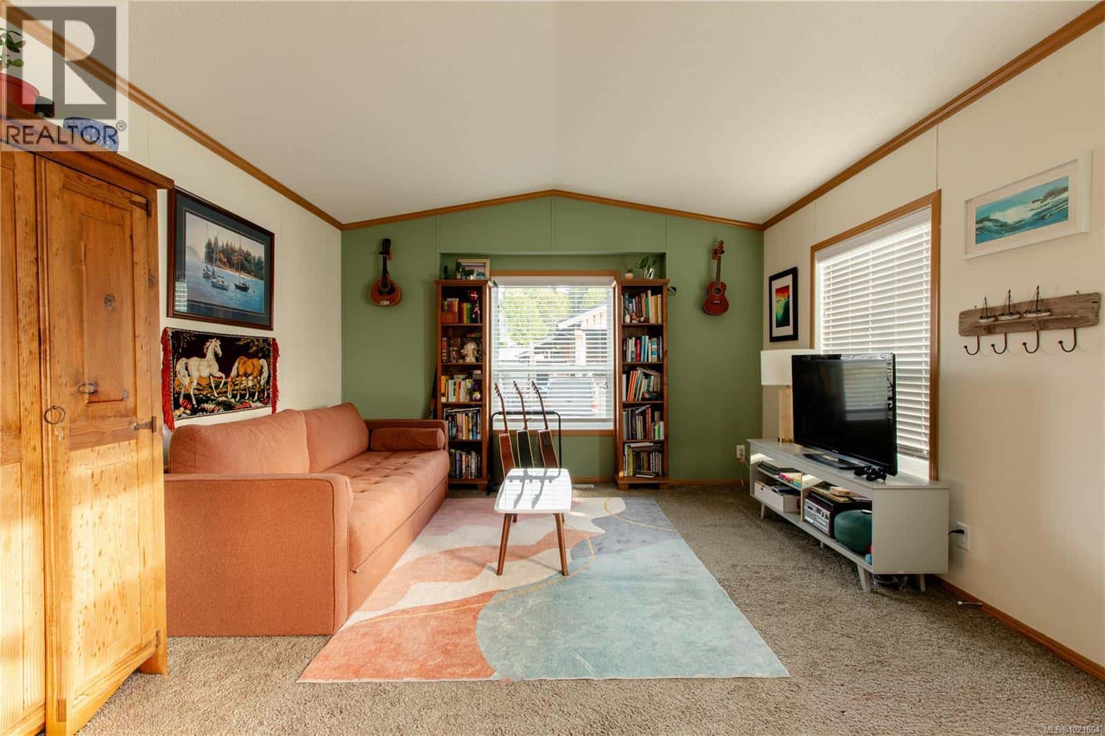 421 Humpback Pl — Ucluelet, British Columbia - Photo 2 of 27