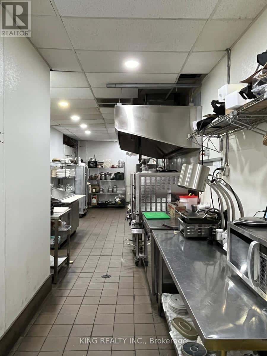 2865 DUNDAS STREET W — Toronto (Junction Area), Ontario - Photo 4 of 5