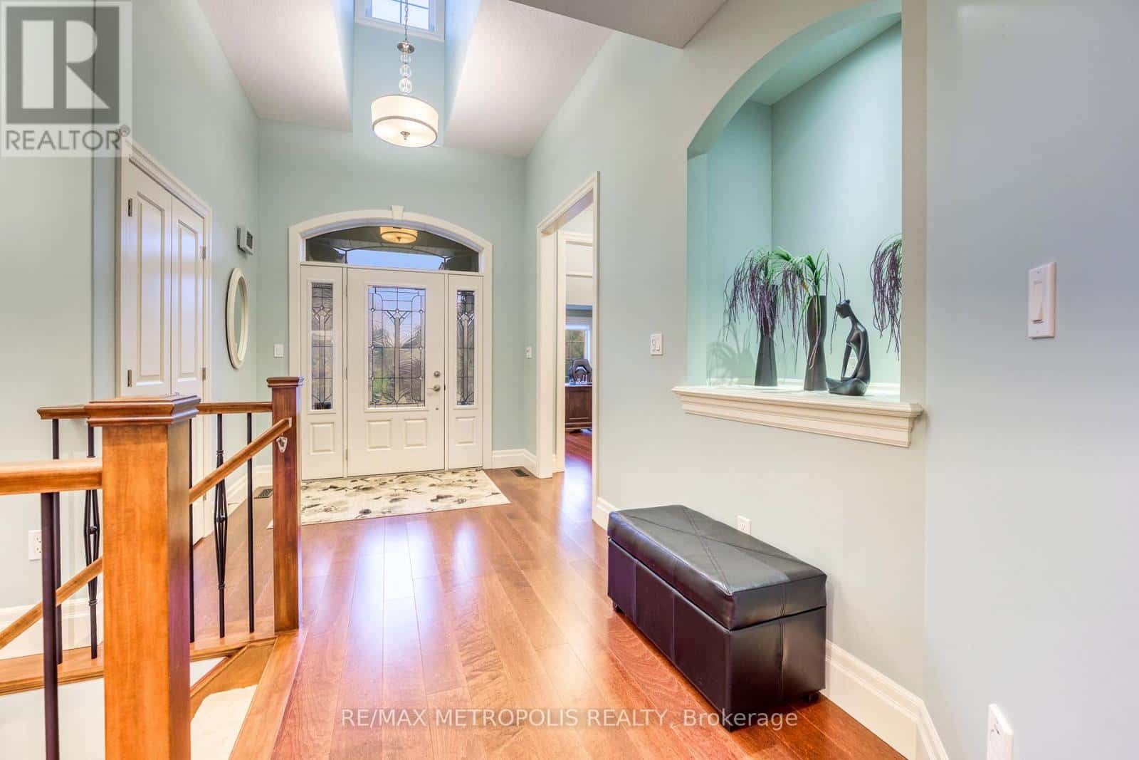 1221 MIKE WEIR DRIVE — Sarnia, Ontario - Photo 2 of 50