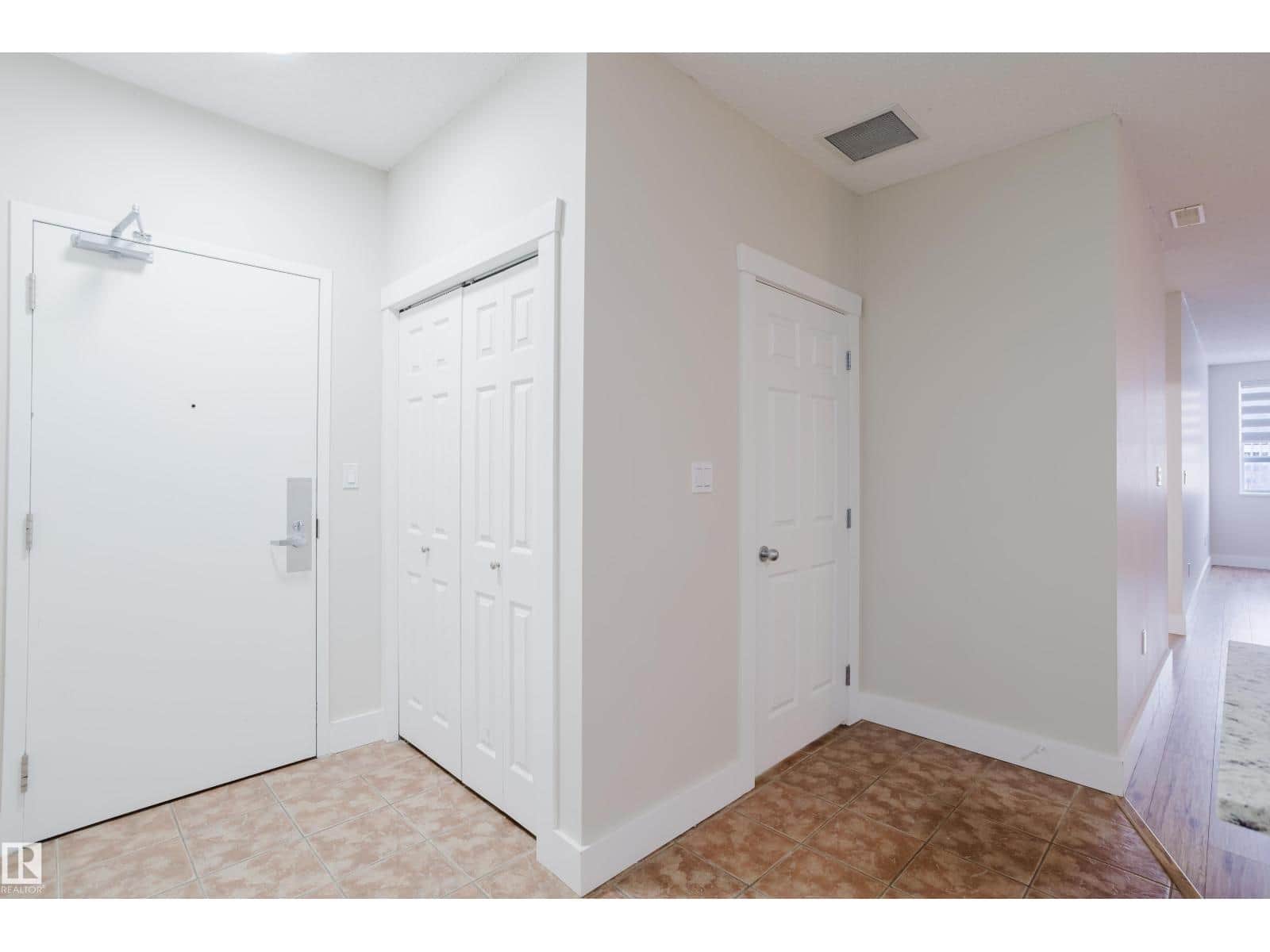 #506 9919 105 ST NW - Photo 3 of 42, Edmonton, Alberta