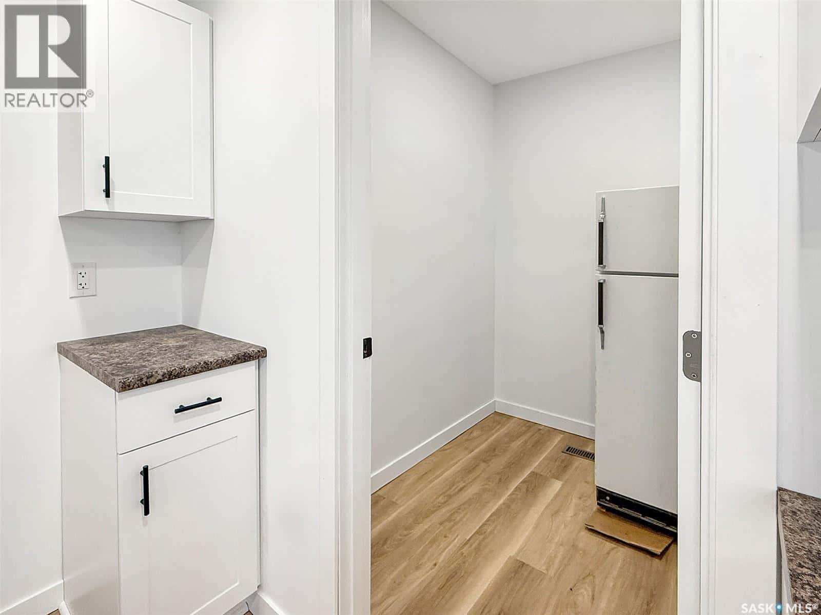 28 3rd AVENUE NE — Swift Current, Saskatchewan - Photo 5 of 43