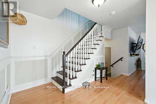 337 FERNDALE DRIVE S — Barrie (Ardagh), Ontario - Photo 5 of 39