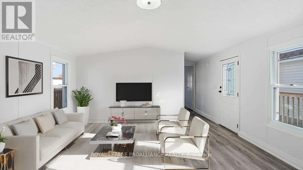 21 - 311 DUNDAS STREET E — Quinte West (Trenton Ward), Ontario - Photo 5 of 32