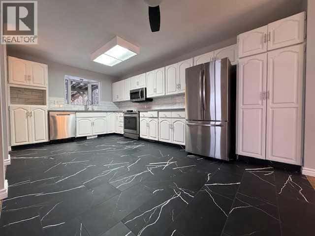 5226 18 Avenue — Edson, Alberta - Photo 5 of 29