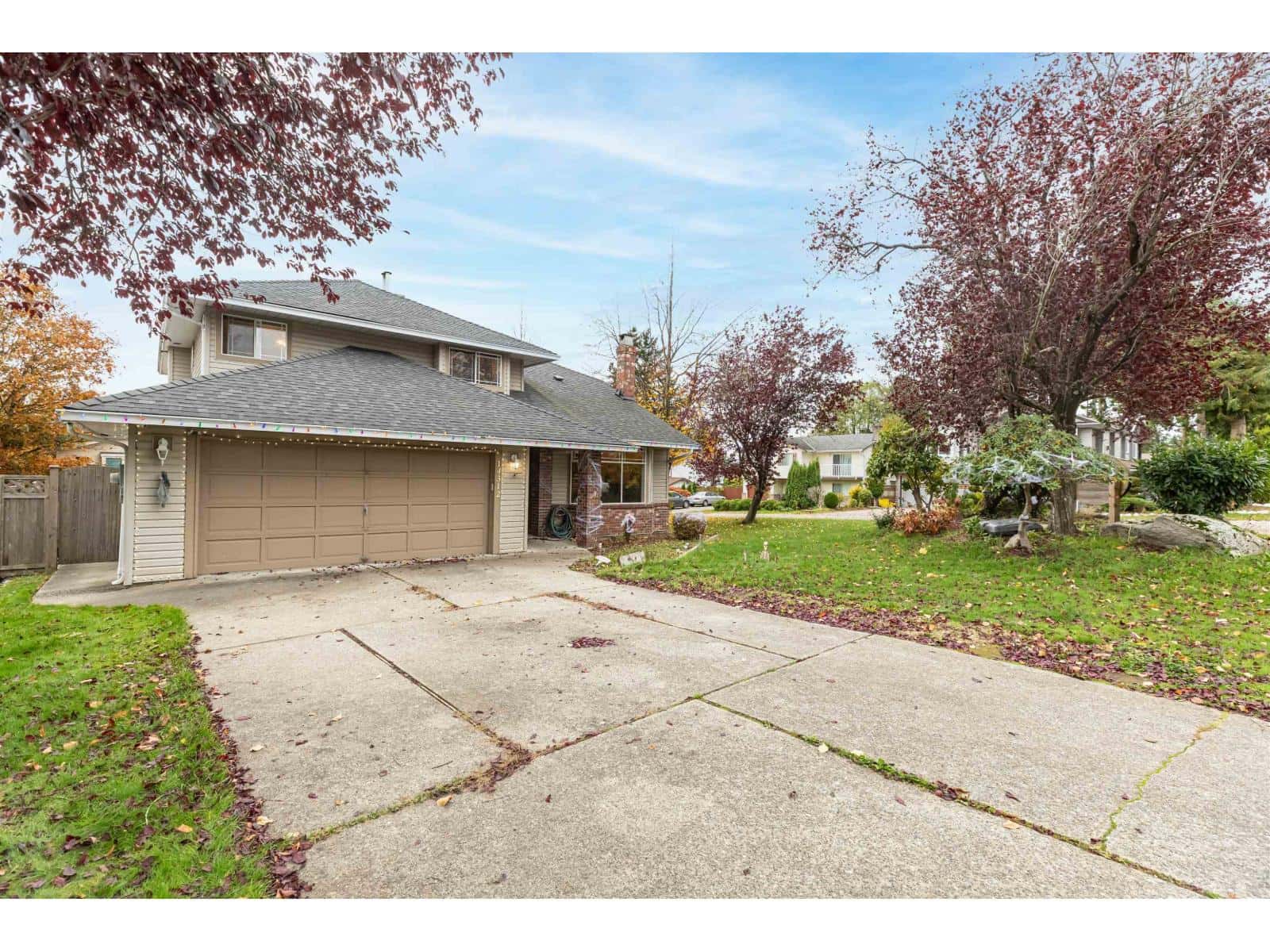 14312 69A STREET — Surrey, British Columbia - Photo 2 of 34