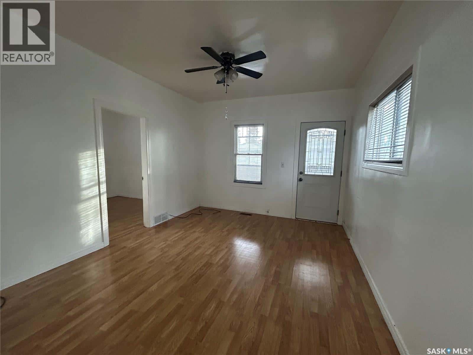 1042 Coteau STREET W — Moose Jaw, Saskatchewan - Photo 4 of 19