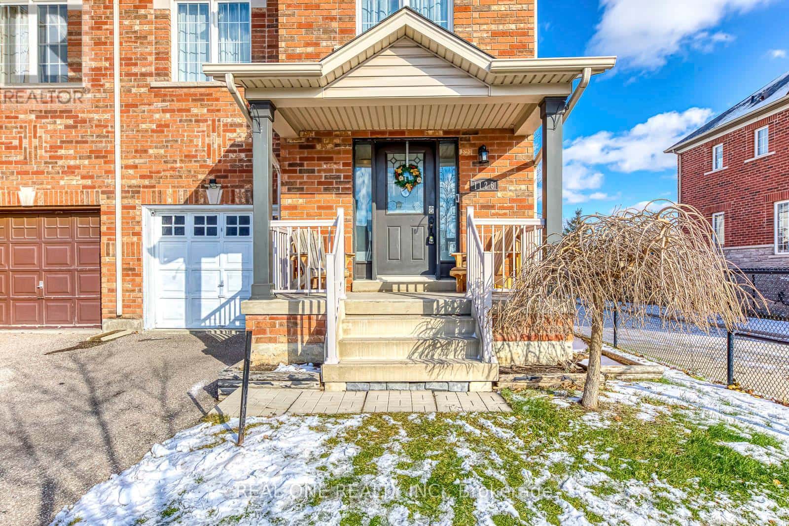 1126 TUPPER DRIVE — Milton (CL Clarke), Ontario - Photo 2 of 36