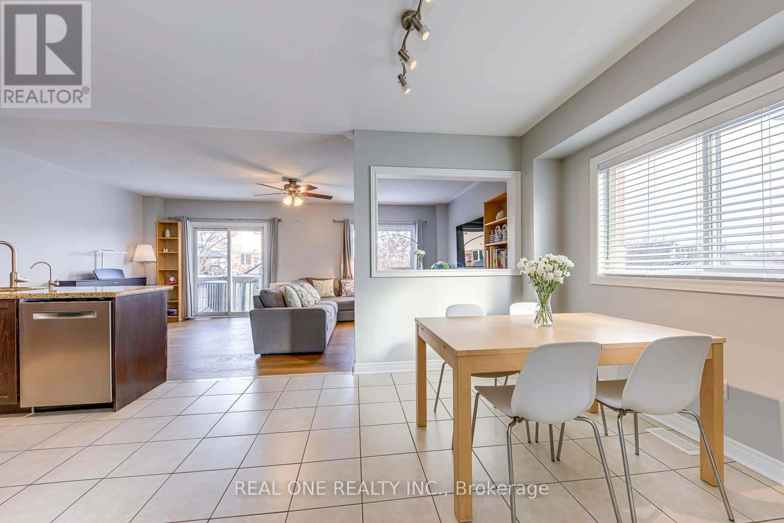 1126 TUPPER DRIVE — Milton (CL Clarke), Ontario - Photo 4 of 36