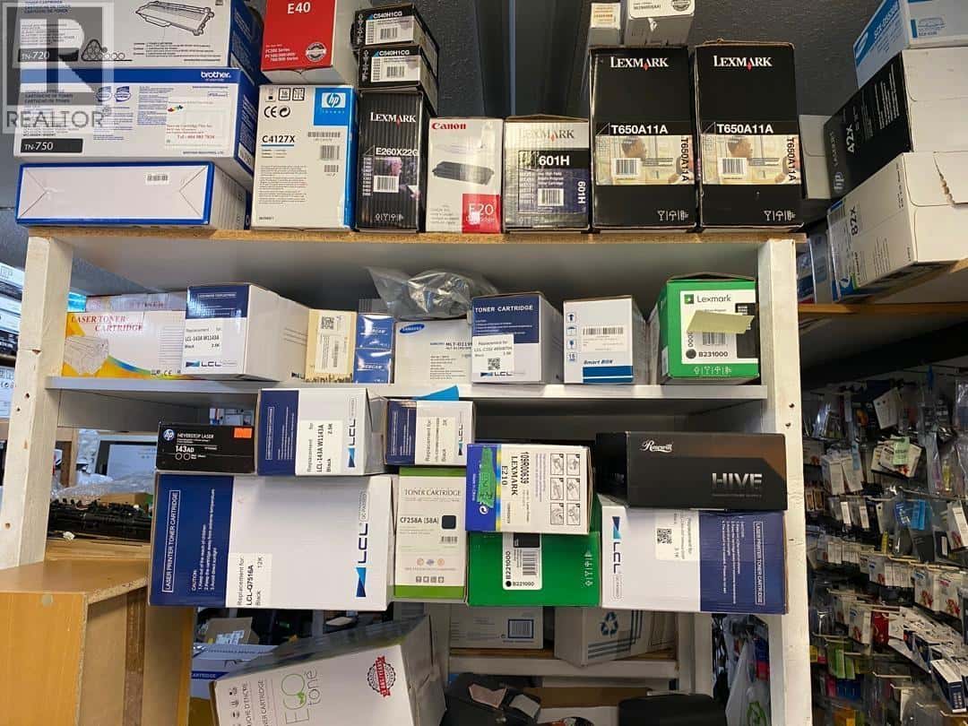 3051 LONSDALE AVENUE — North Vancouver, British Columbia - Photo 5 of 7