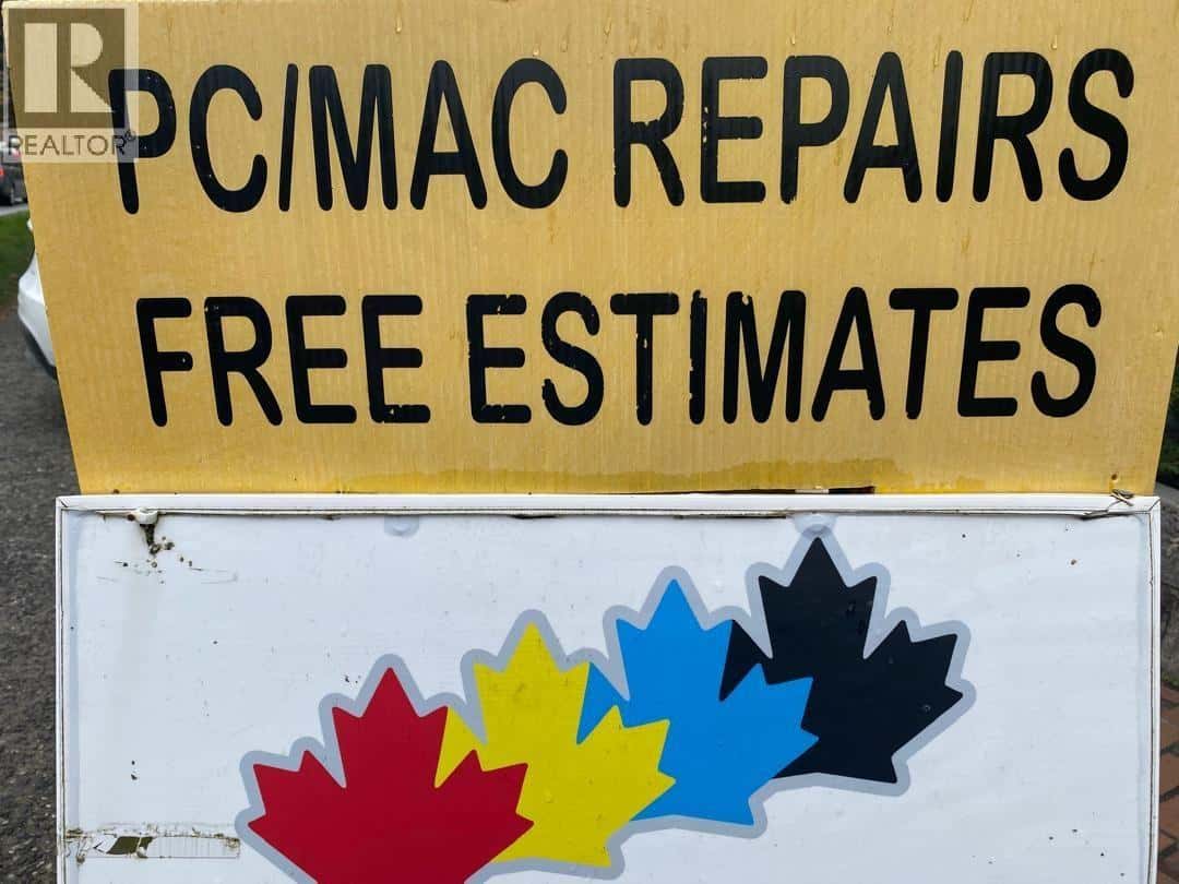 3051 LONSDALE AVENUE — North Vancouver, British Columbia - Photo 2 of 7