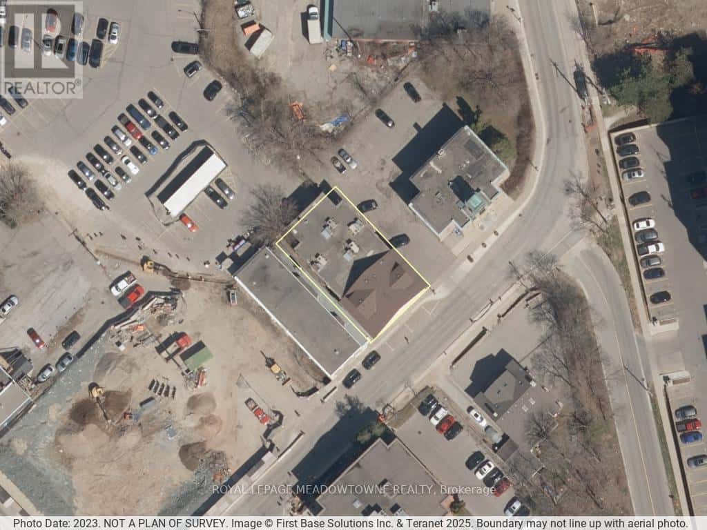 70 MILL STREET — Halton Hills (Georgetown), Ontario - Photo 4 of 40