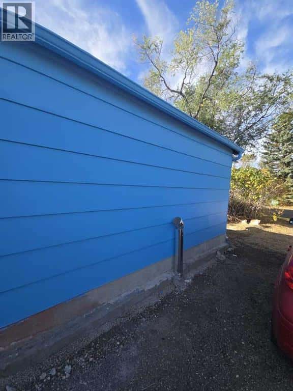 4513 44 Street — Castor, Alberta - Photo 5 of 32