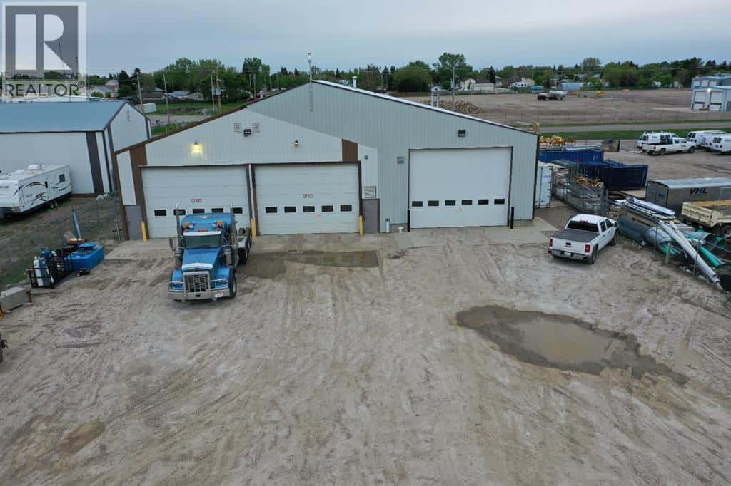 5311 64 Avenue — Taber, Alberta - Photo 2 of 20