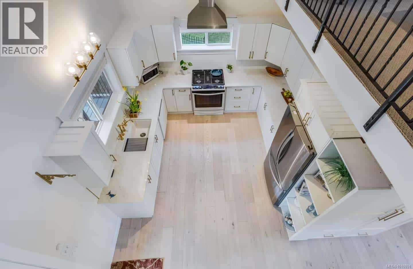 1502 Fulford-Ganges Rd — Salt Spring, British Columbia - Photo 5 of 30