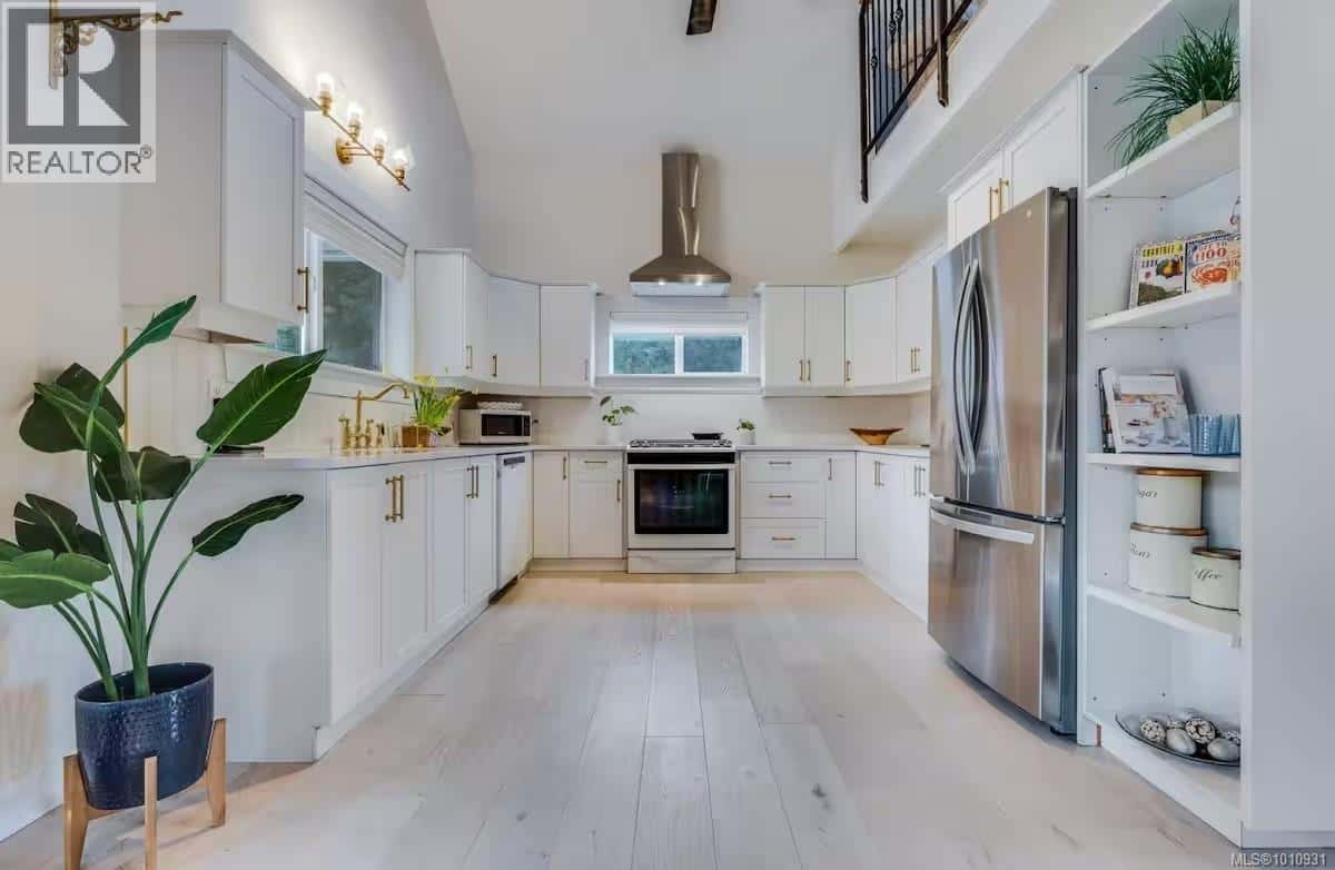 1502 Fulford-Ganges Rd — Salt Spring, British Columbia - Photo 3 of 30